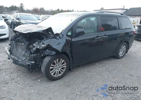 2017 Toyota Sienna Xle 8 Passenger z USA, uszkodzony, nr VIN 5TDYZ3DC3HS868565